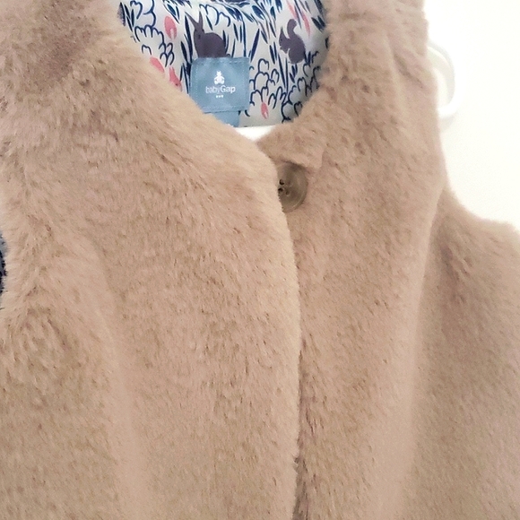 NWT Baby Gap Girls Super Soft Faux Fur Vest 12-18 Months - Picture 5 of 6